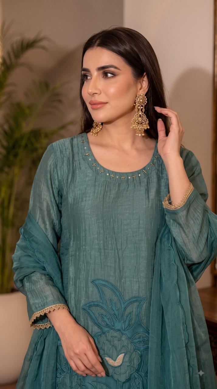 Pretty tissue cutwork suit set in blue