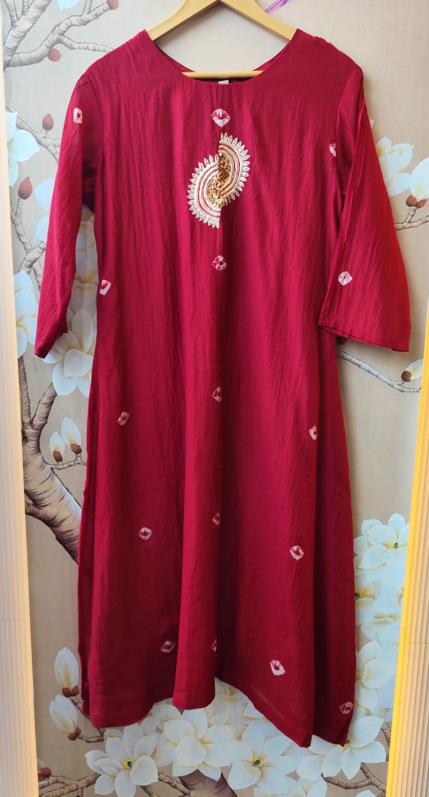 Pure Banarasi Mul chanderi with zari detailing and in pure bandhani