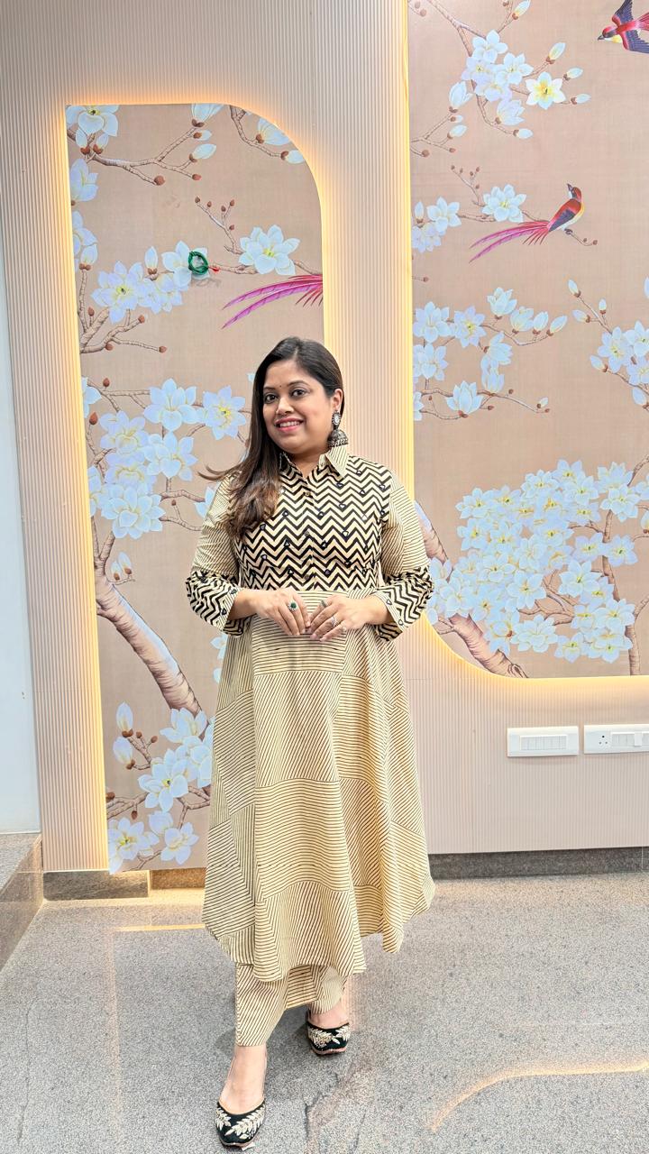 Pretty pretty cotton A line kurta with pocket paired with pant in black