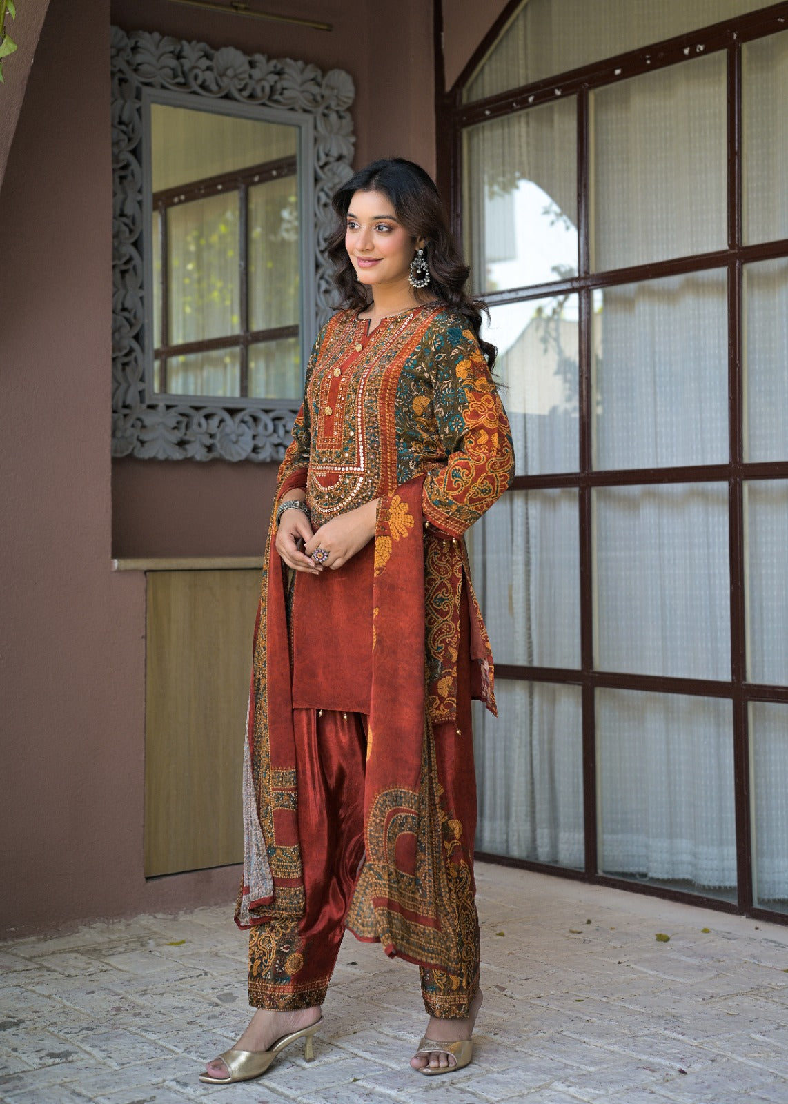 Super pretty pure crepe farshi salwar suit set