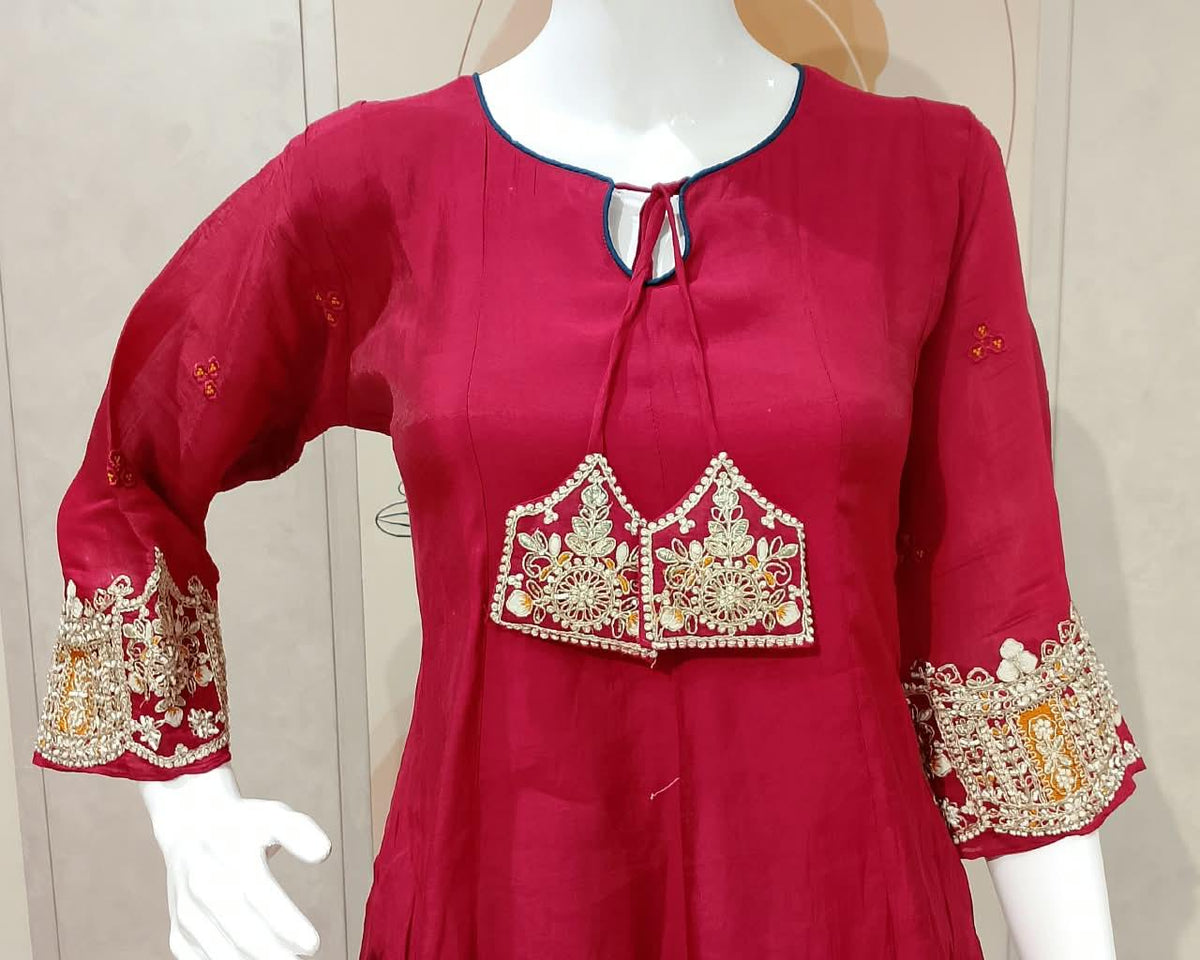 Pretty Mul chanderi with pretty handwork detailing suit set in red