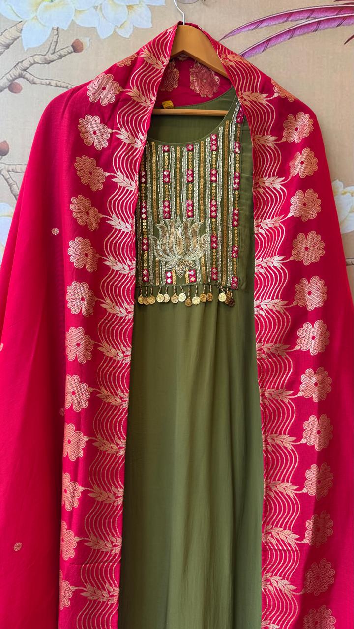 Pretty Mul chanderi with zari detailing and banarsi weaved dupatta