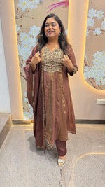 Pretty handowrk tissue full suit set in brown