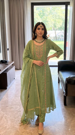 Super pretty Mul chanderi handwork suit set in green