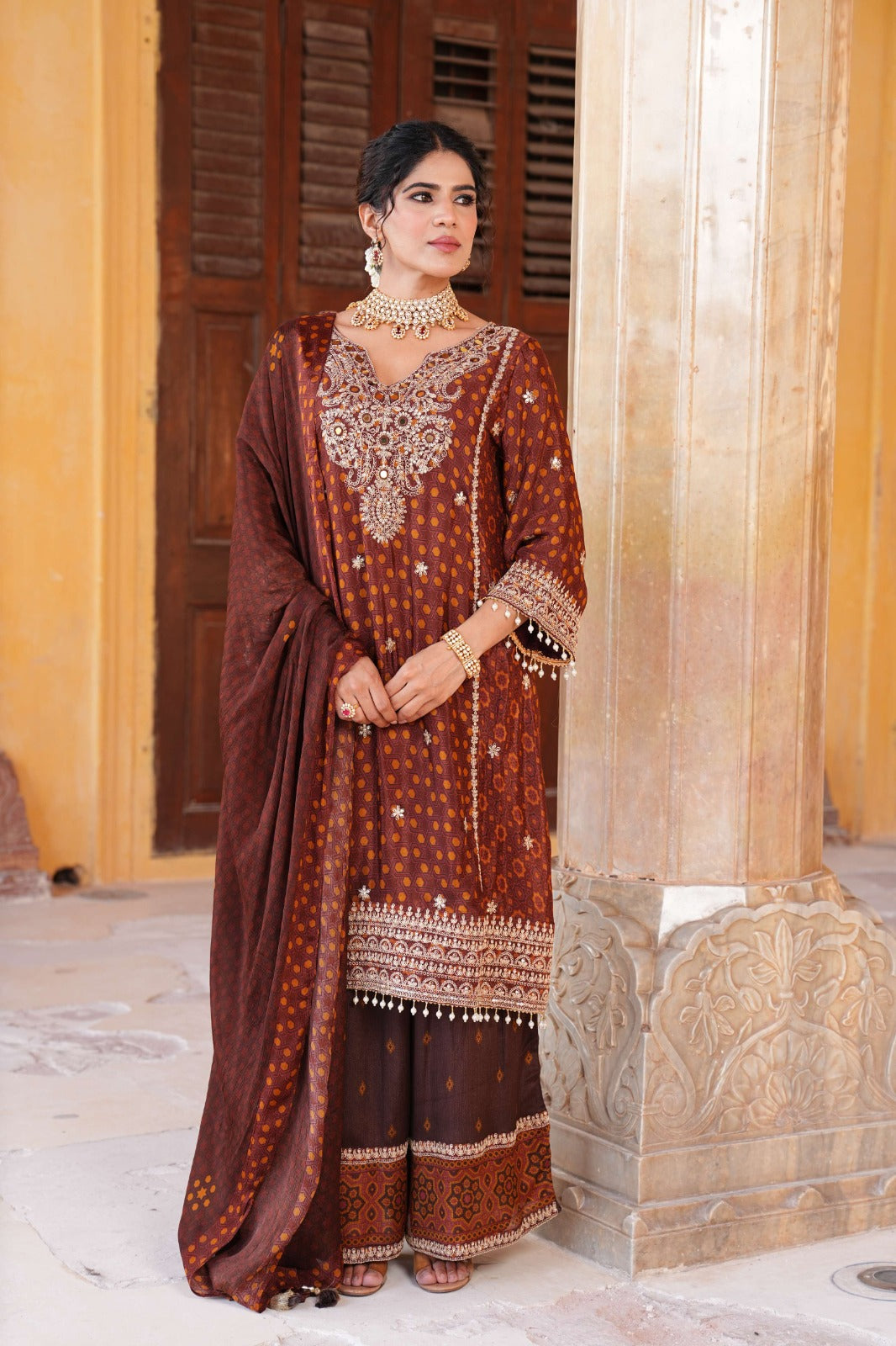 Pretty chinon Zari detailing plazzo set in brown