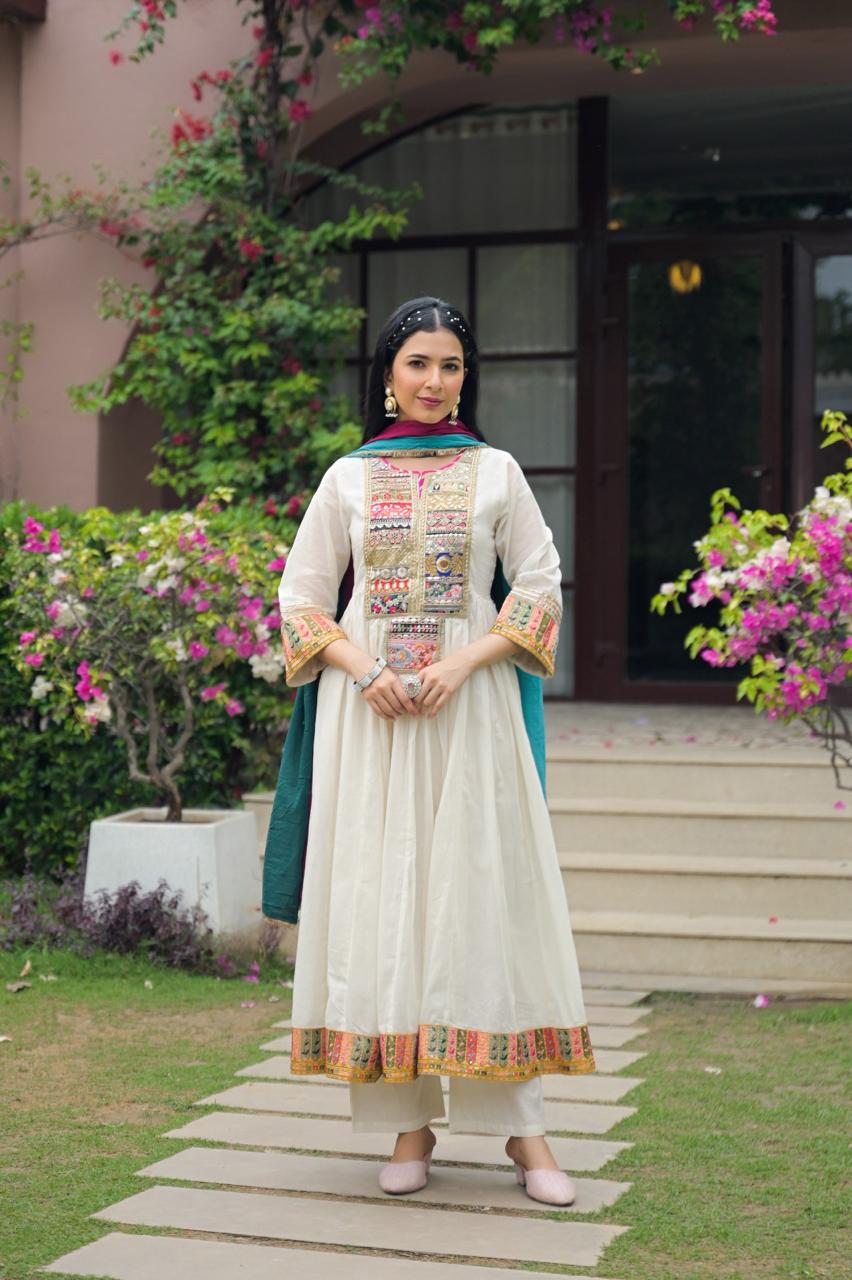 Super pretty soft Mul cotton gotta detailing suit set paired with pink multi dupatta
