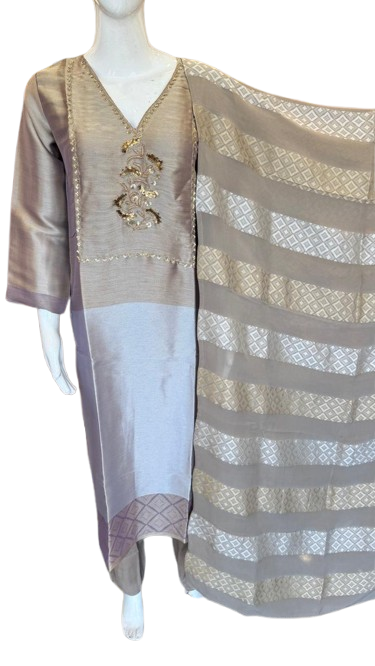 Premium tissue suit set with Banarasi(true to size )