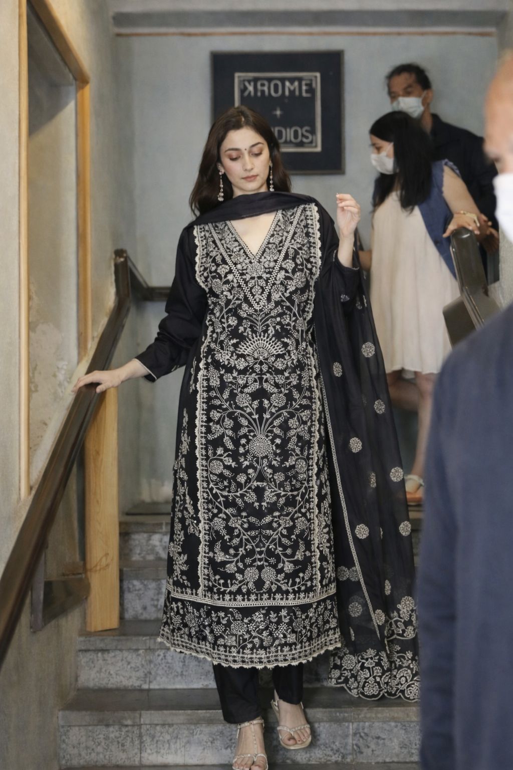 Designer dupatta full heavy thread embroidery Mul chanderi lining suit set in black